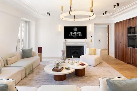 A 5BR/4BA Duplex w/Services in La Madeleine-Opéra