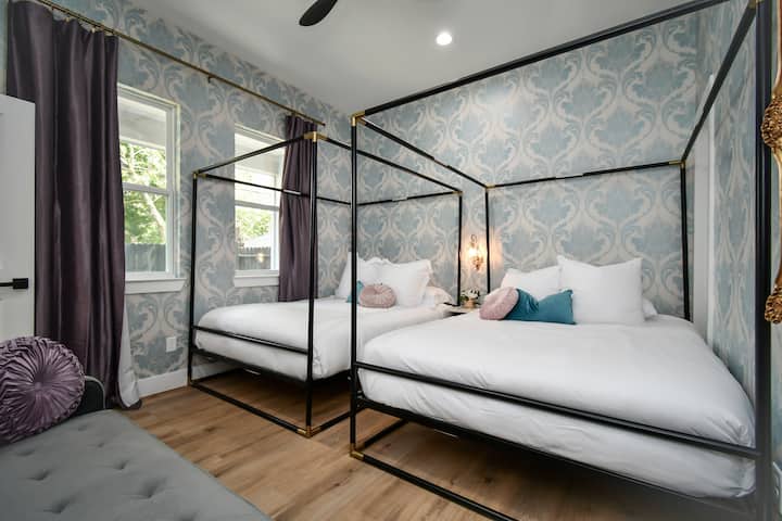 Stylish Room: Relax in modern elegance with chic decor and vibrant, natural light!