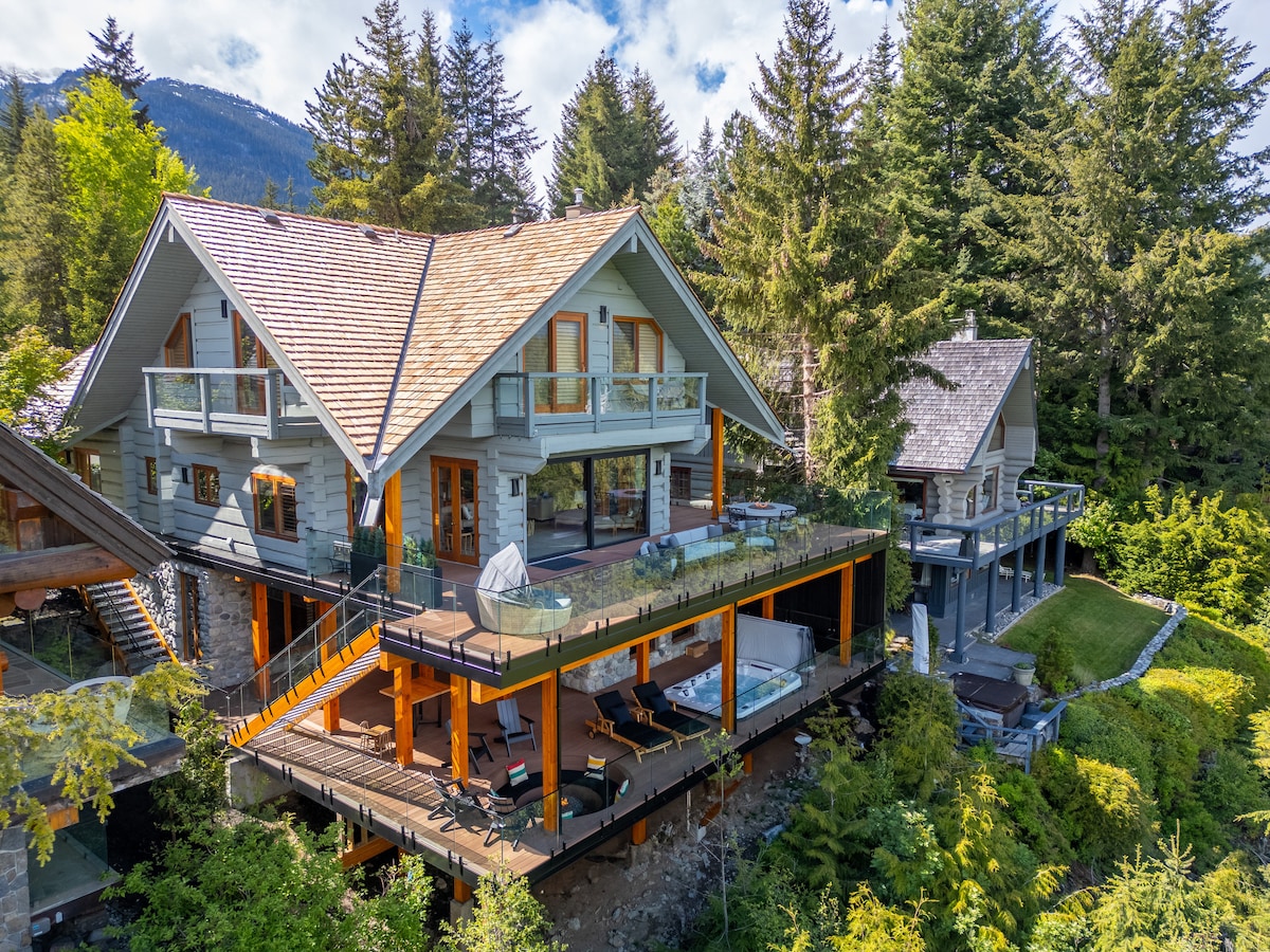 Heron Views | Whistler Village | Stunning Views - Houses for Rent