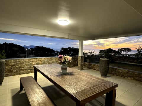 In the heart of Papeete, sea view (Moorea and port)