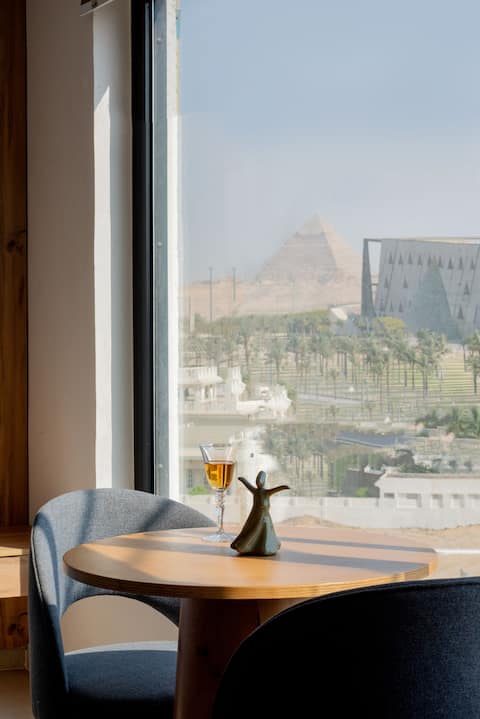 Jacuzzi Paradise: Pyramids Panoramic View 504