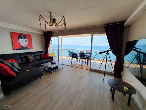 Top Airbnb: Heavenly 14th-floor oceanfront apartment Costa Pinos Mar in Salou