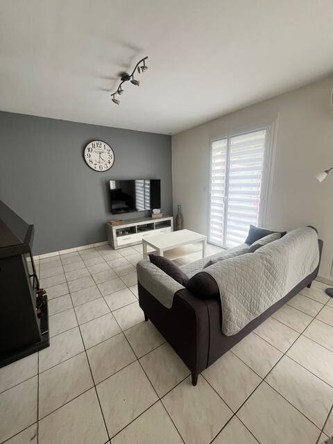 House with pool and air conditioning