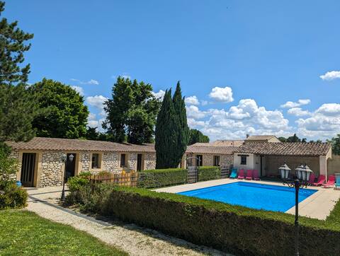 4/5 person gîte with pool view