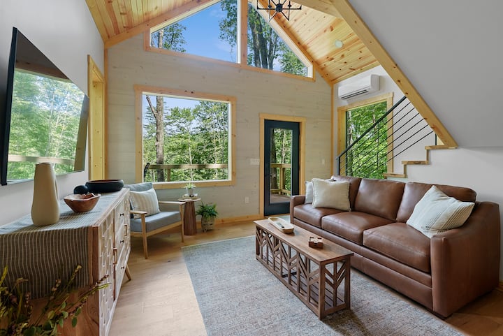 The Jaxon House @ Hocking Hills - Treehouses for Rent in Logan