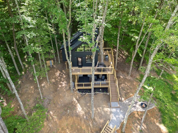 The Jaxon House @ Hocking Hills - Treehouses for Rent in Logan