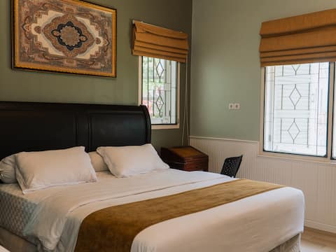 TM16, 5 mins to Padang Beach