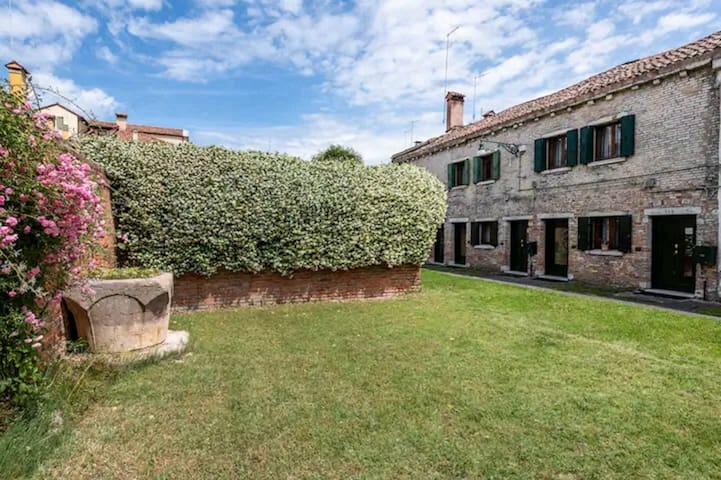 Appartamento 341-342 su due piani, con giardino