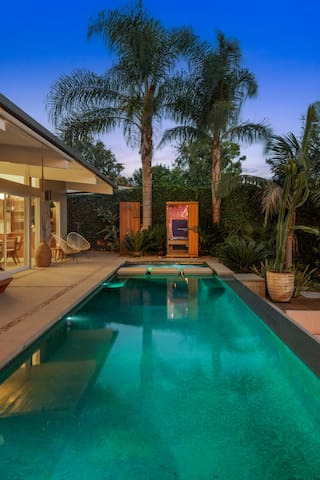 A Classic Mid-Century Modern Canyon Beauty