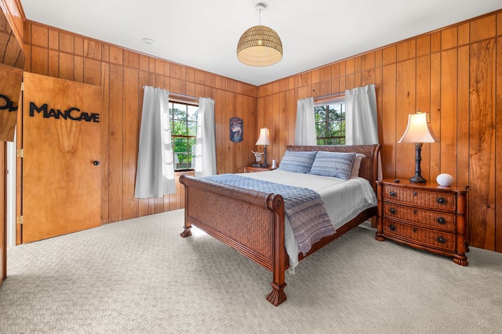 مرتبة من الإسفنج المرن مقاس 12بوصة بسرير كوين مع شعور دافئ في الريف/المقصورة. خزانة ملابس صغيرة مع مساحة تخزين كبيرة. 