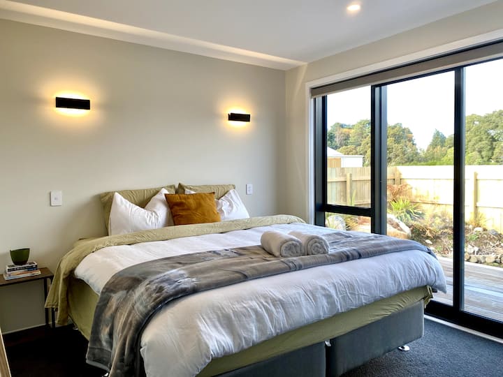 Newly Built Home With Mountain Views And Spa - Ohakune