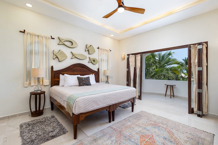 דירת פלאטה, חדר שינה ראשי עם נוף לים!