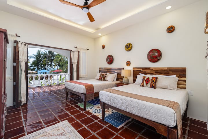 חדר שינה פואגו עם בריכה ונוף חלקי לים