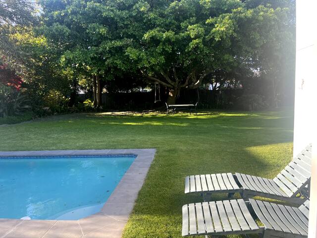 Modern, spacious 2 Bed home and large garden gallery image 3