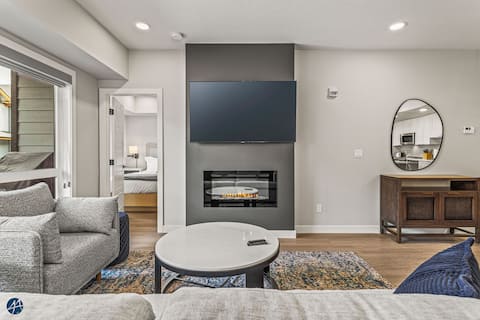Popular Airbnb listing: The Owl's Nest - 3Bd/2Bath Sleeps 8 in Bighorn No. 8