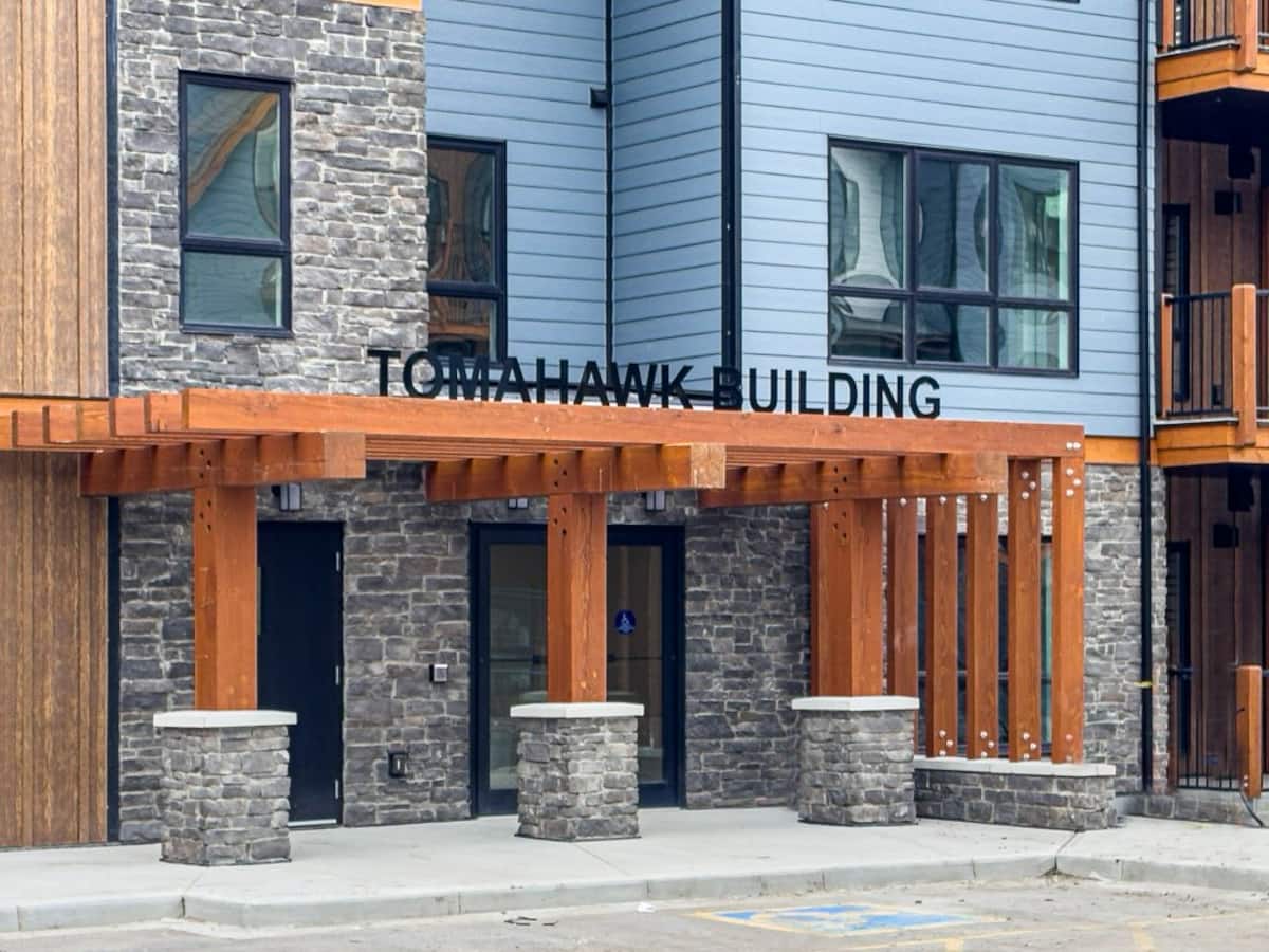 The Owl's Nest Canmore-area condo — Heated shared pool