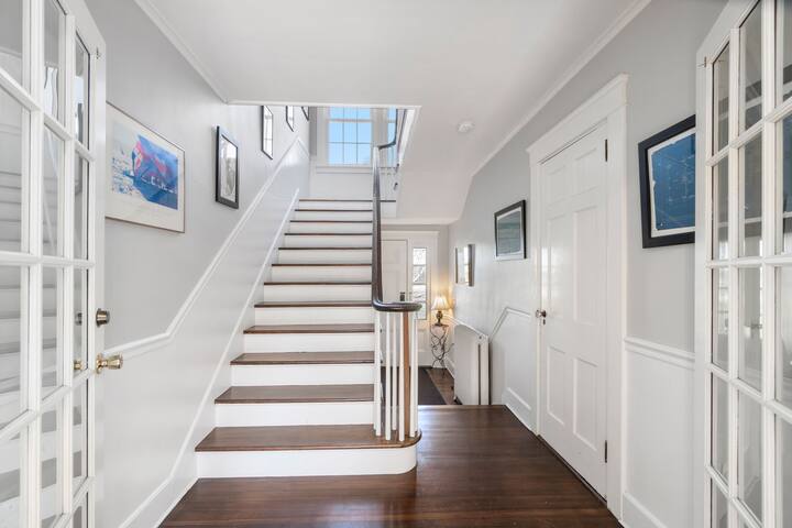 5 Bedroom 4.5 Bath close to Newport, Golf & Beach gallery image 4