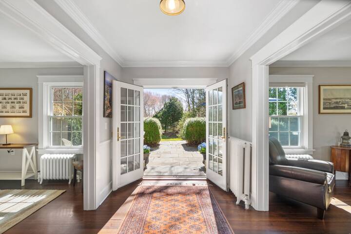 5 Bedroom 4.5 Bath close to Newport, Golf & Beach gallery image 3