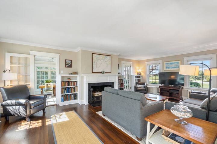 5 Bedroom 4.5 Bath close to Newport, Golf & Beach gallery image 5