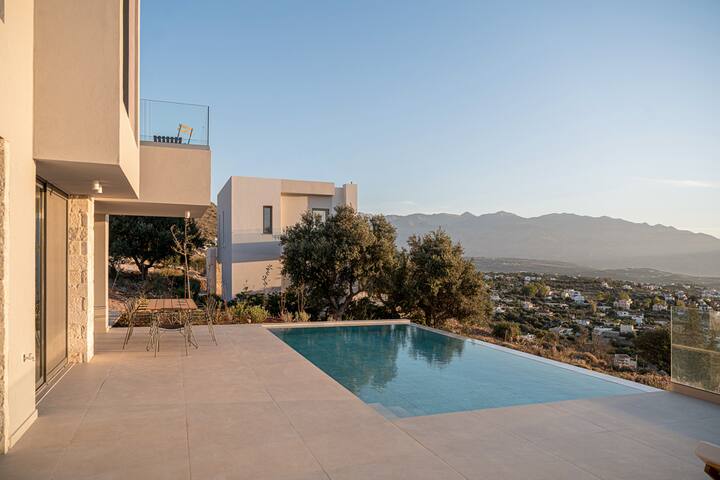 PhantΩm Villas, Villa Kateena (heated pool) gallery image 3