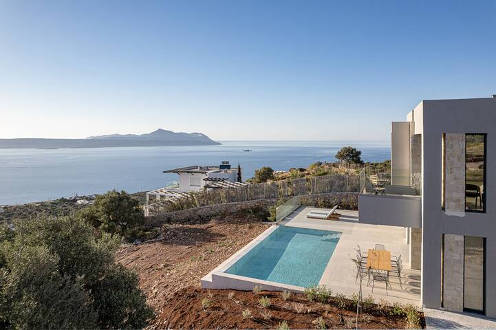 PhantΩm Villas, Villa Kateena (heated pool) gallery image 4