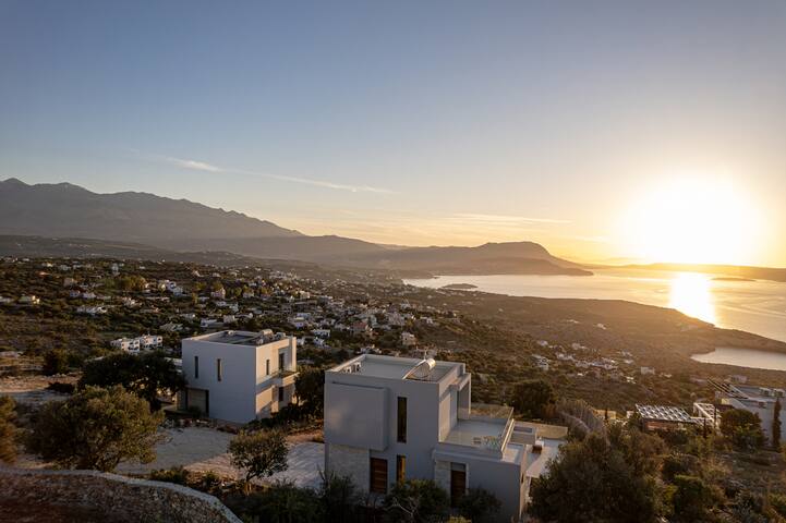 PhantΩm Villas, Villa Kateena (heated pool) gallery image 5