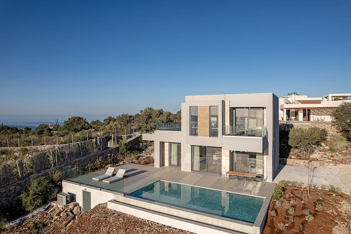 PhantΩm Villas, Villa Kateena (heated pool)