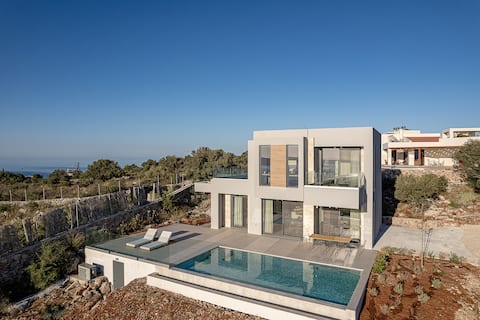 PhantΩm Villas, Villa Kateena (heated pool)
