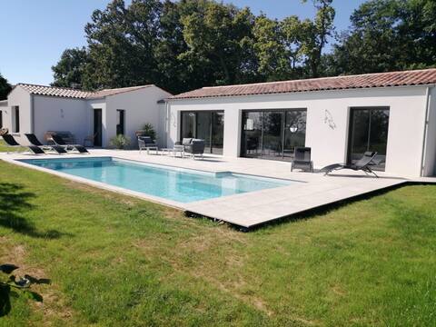 Brand new house near La Rochelle pool