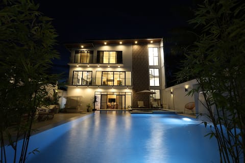 Exclusive Mansion w/ pool, heated jacuzzi@NangAyat