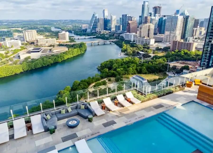 Lux Modern Condo w/ Gorgeous Lake & Downtown Views
