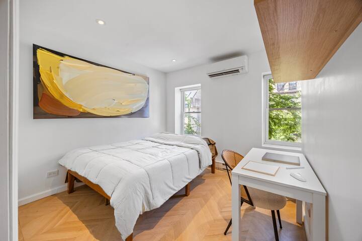 Luxurious New 3 Bedroom, 2 Bath Apt East Village! gallery image 4