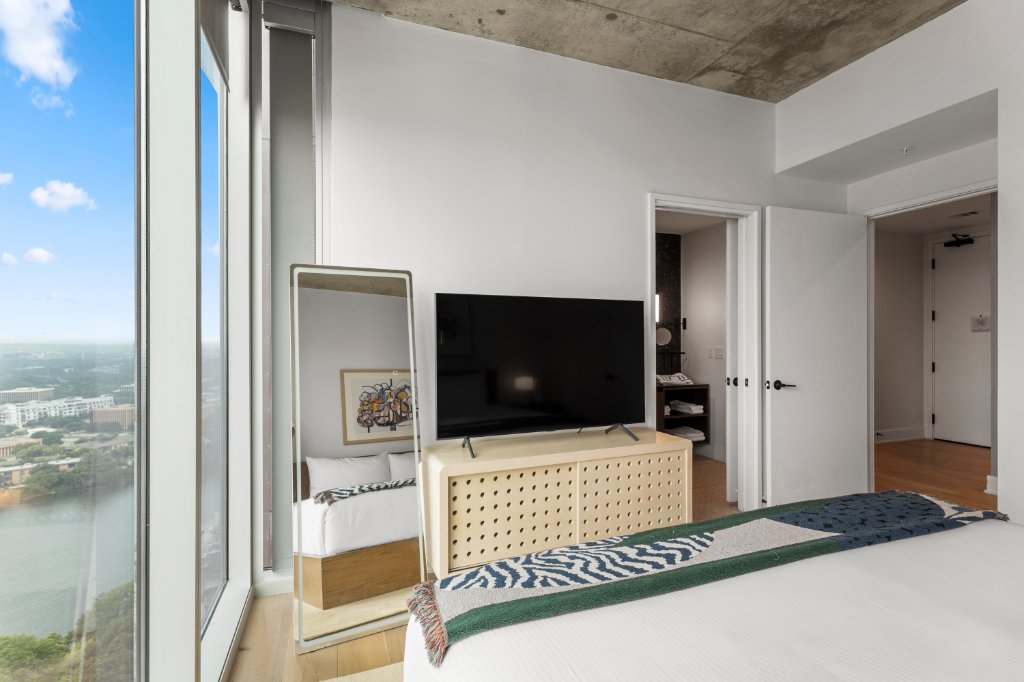 Sunset Condo | Downtown *Rooftop Pool* & Views!