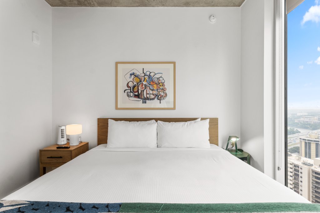 Sunset Condo | Downtown *Rooftop Pool* & Views!