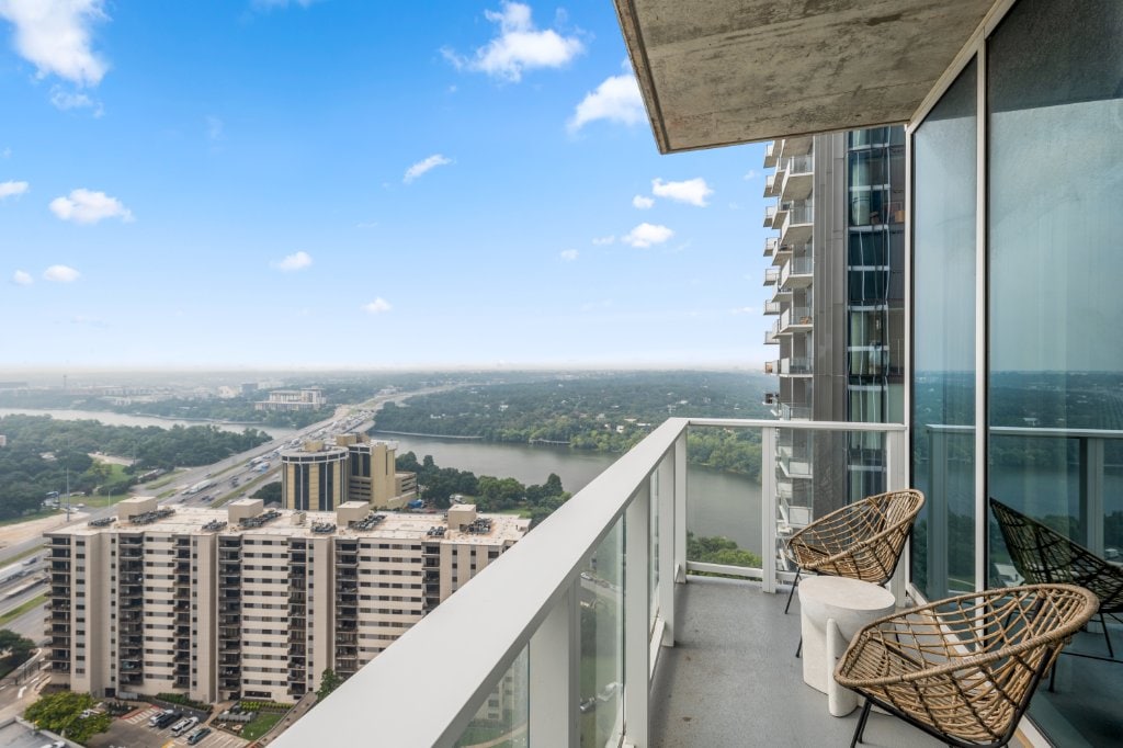 Sunset Condo | Downtown *Rooftop Pool* & Views!