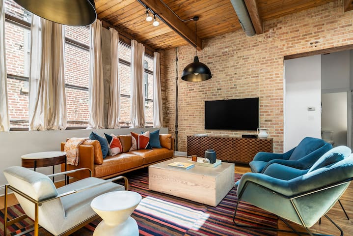 2BR Designer Flat in West Loop/Fulton Market