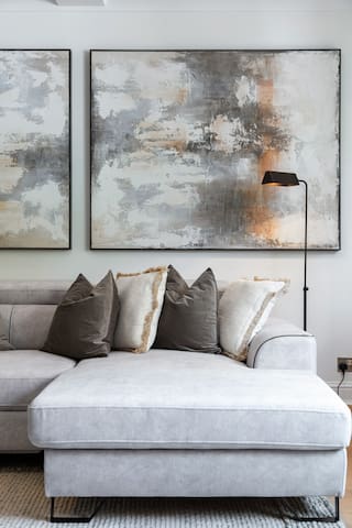 Rare 4bed Townhouse with Parking