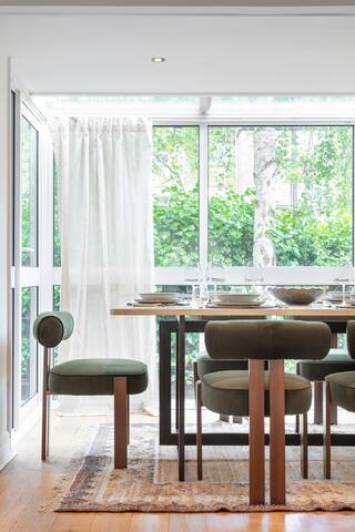 Rare 4bed Townhouse with Parking gallery image 2