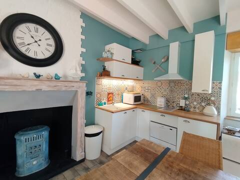 Successful Airbnb property: Authentic house with sea view in Saint Méloir Des Ondes