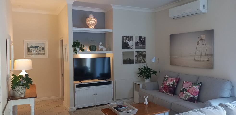 Luxury Home with solar power. Somerset West gallery image 2