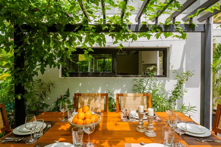 Dining area image 1