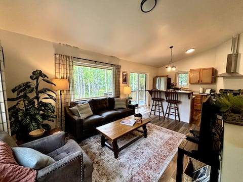 Popular Airbnb listing: Reed Lake Northstar Cabin in Mat / Su Valley