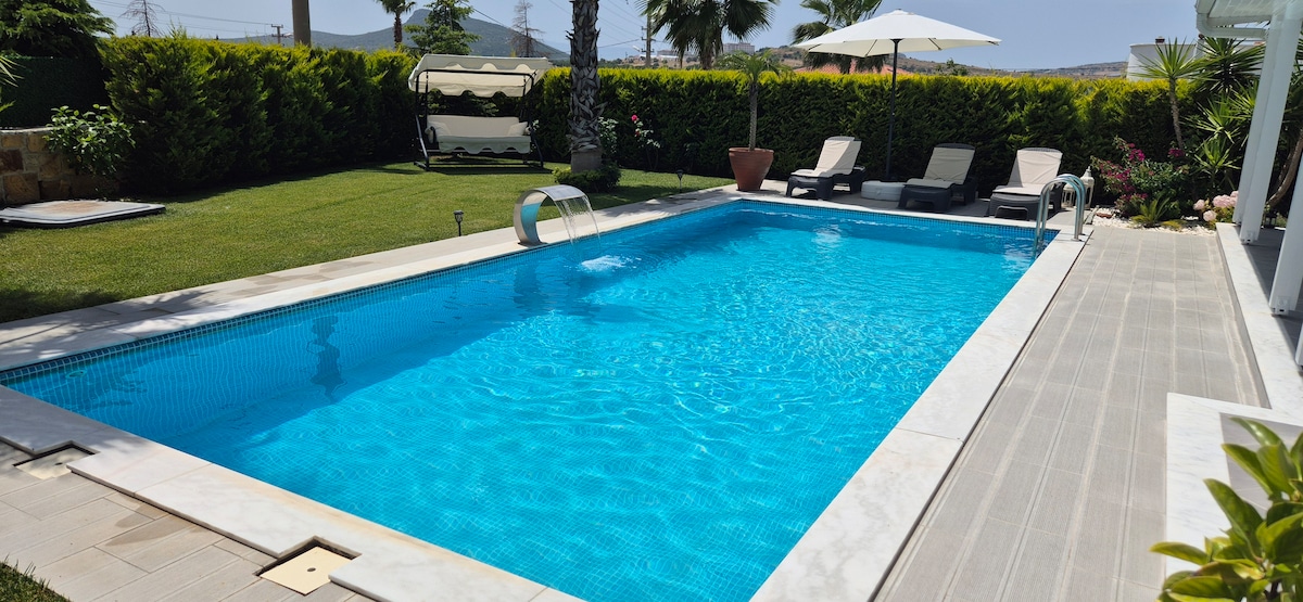 Özel villa, ısıtmalı havuz, benzersiz tatil.