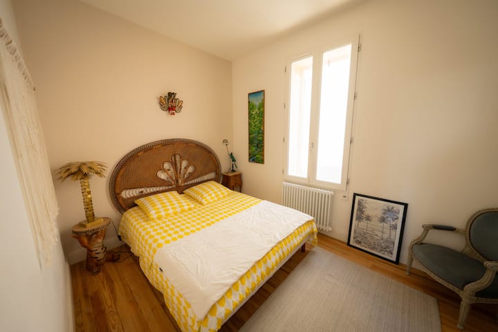 spavaća soba s pogledom na ocean