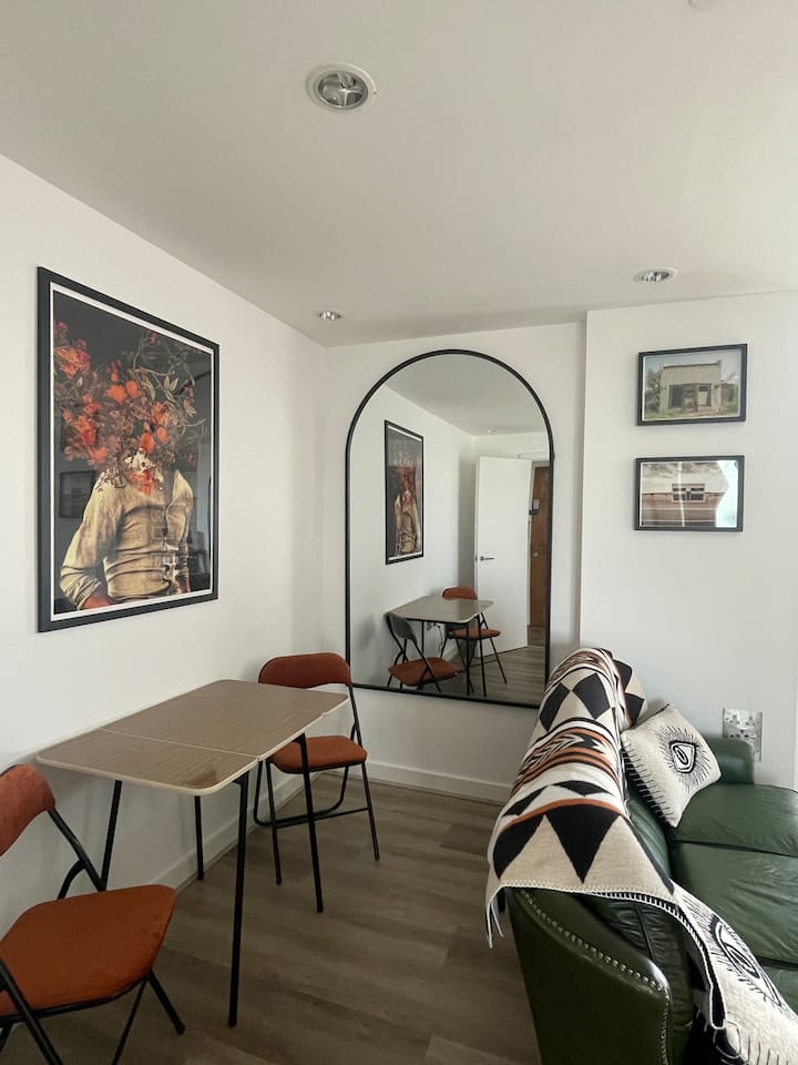 Stylish Apartment with Modern Amenities