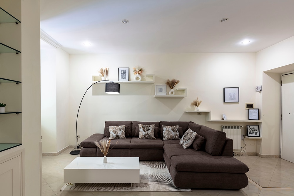 Многу удобен кауч на спуштање долг 3,5 метри и може да се продолжи до 1,50 метри.