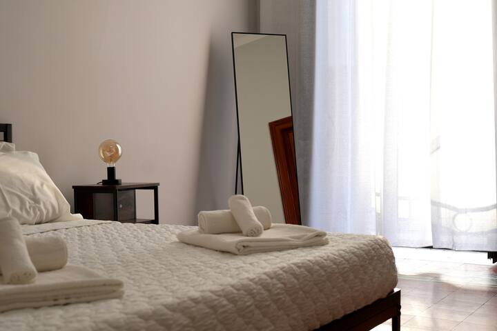 Eleganza e Ospitalità nel Cuore di Napoli gallery image 2