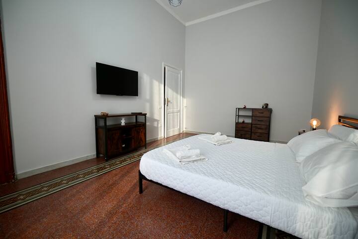 Eleganza e Ospitalità nel Cuore di Napoli gallery image 4