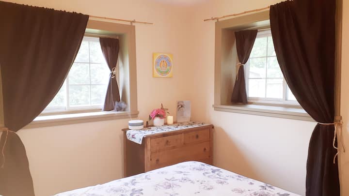 Essential oil diffuser, essential oils, electric candle, area fan and ceiling fan provided