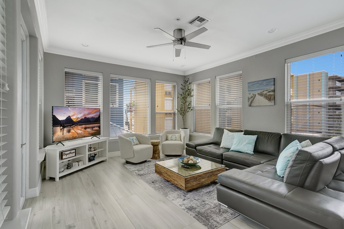 Top Airbnb: Luxury Beachside House W/ Heated Pool & Elevator in Fort Myers Beach